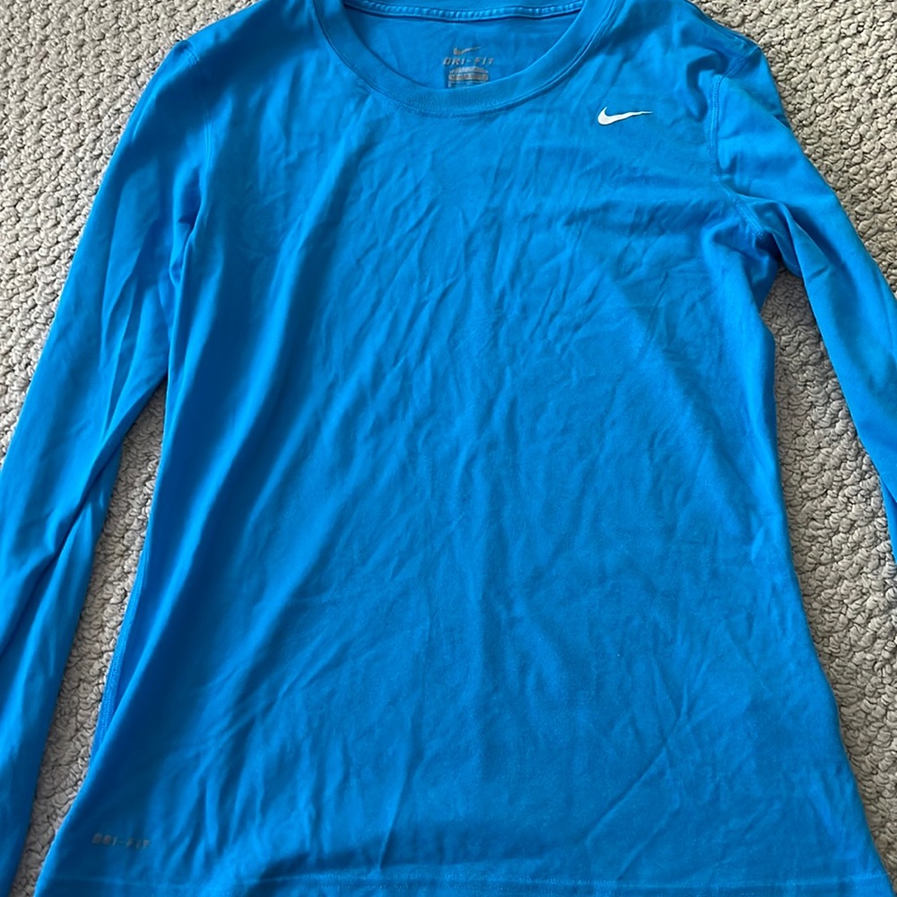 NIKE SIZE S DRI FIT LONG SLEEVE